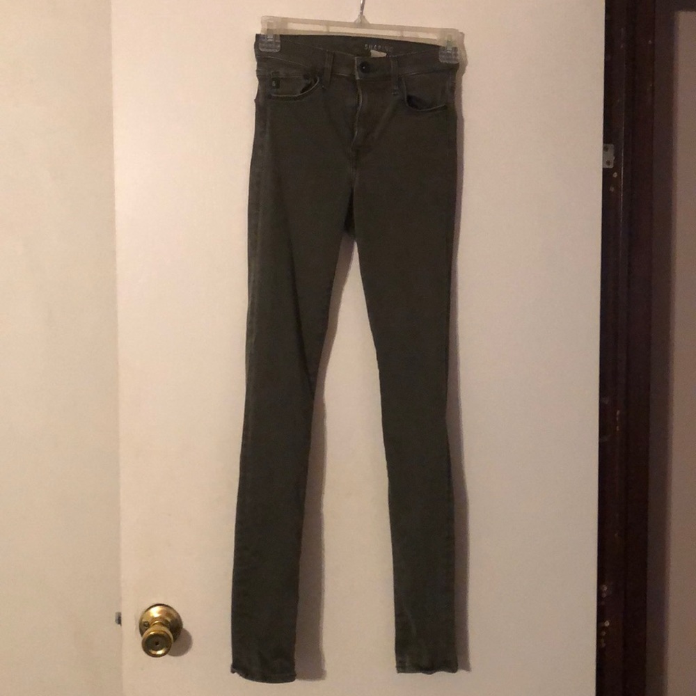 Shaping skinny jeans